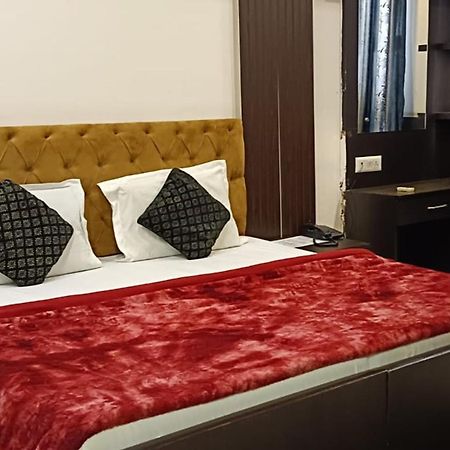 Hotel Shree Kanta Ґурґаон Екстер'єр фото