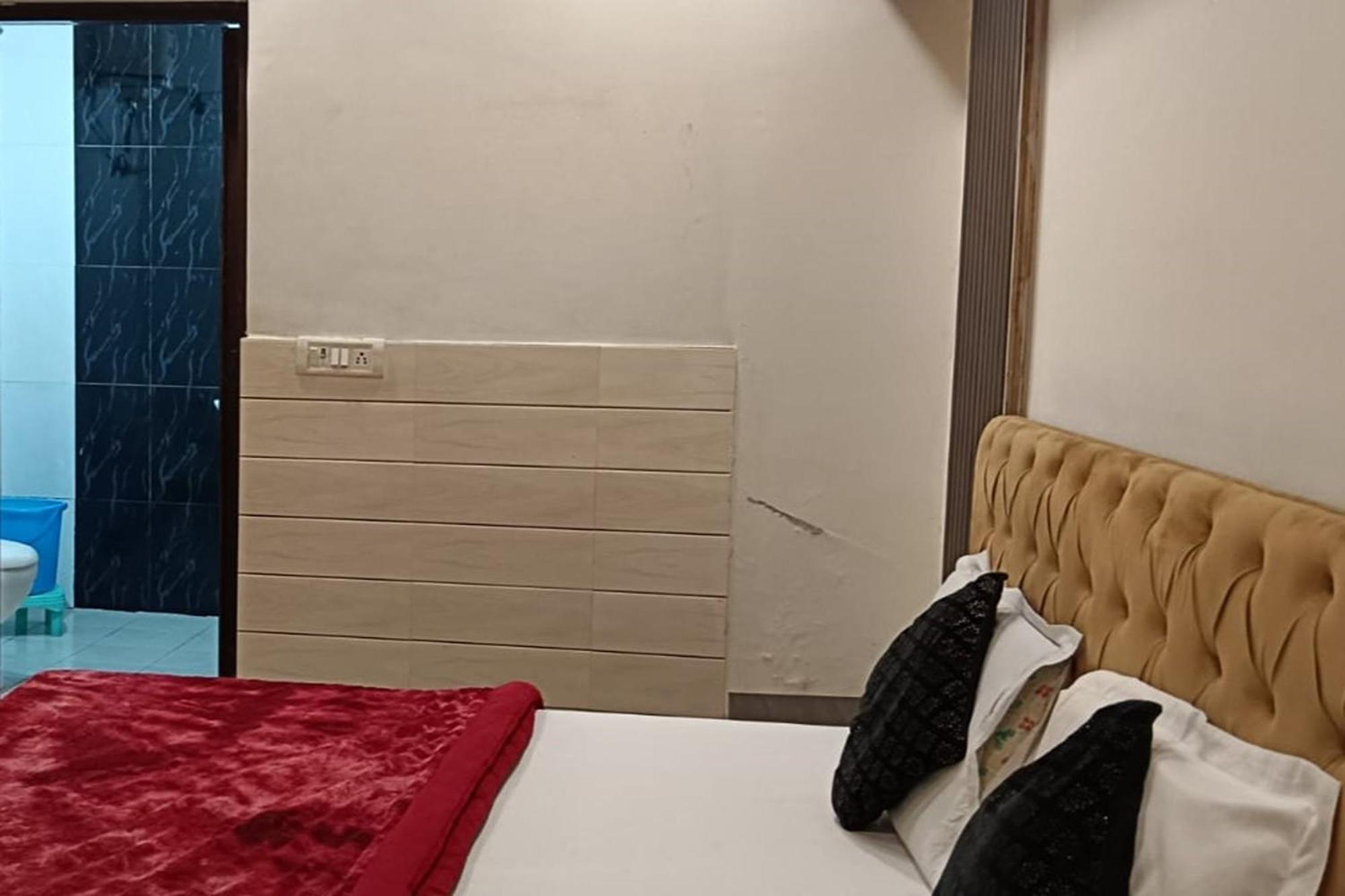 Hotel Shree Kanta Ґурґаон Екстер'єр фото