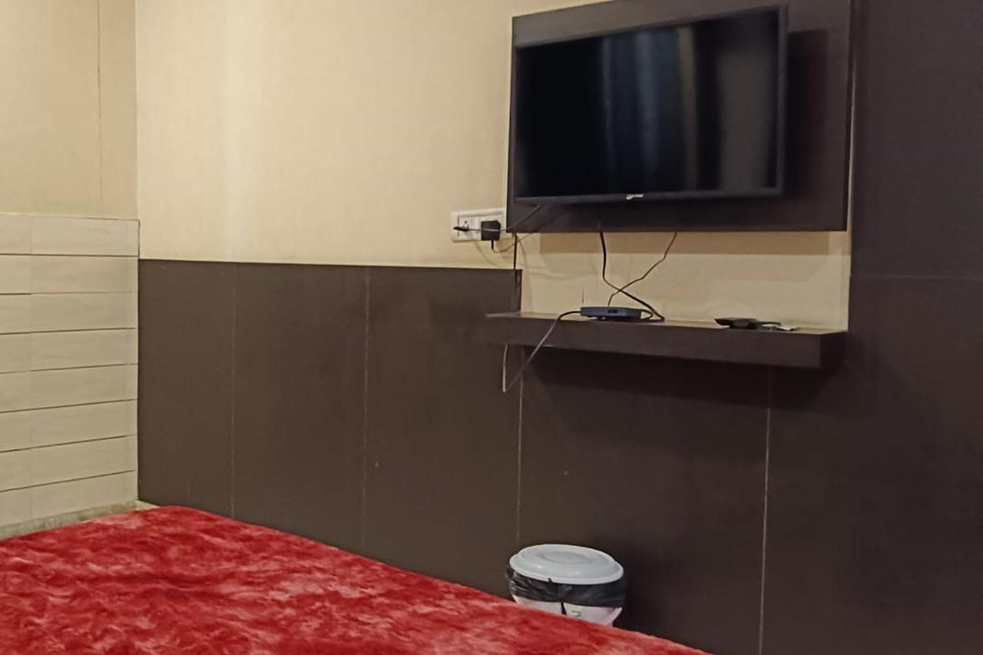 Hotel Shree Kanta Ґурґаон Екстер'єр фото