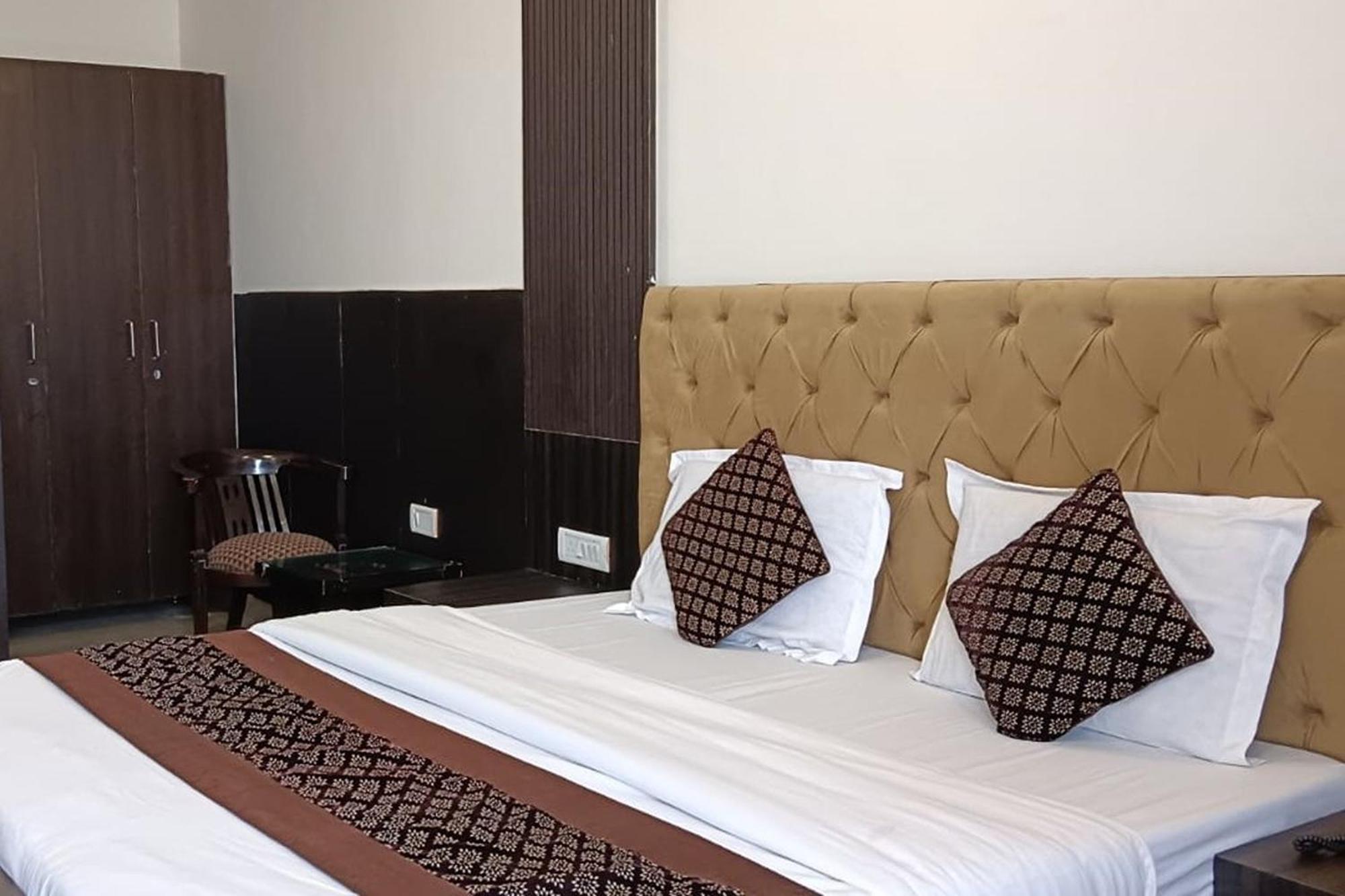 Hotel Shree Kanta Ґурґаон Екстер'єр фото