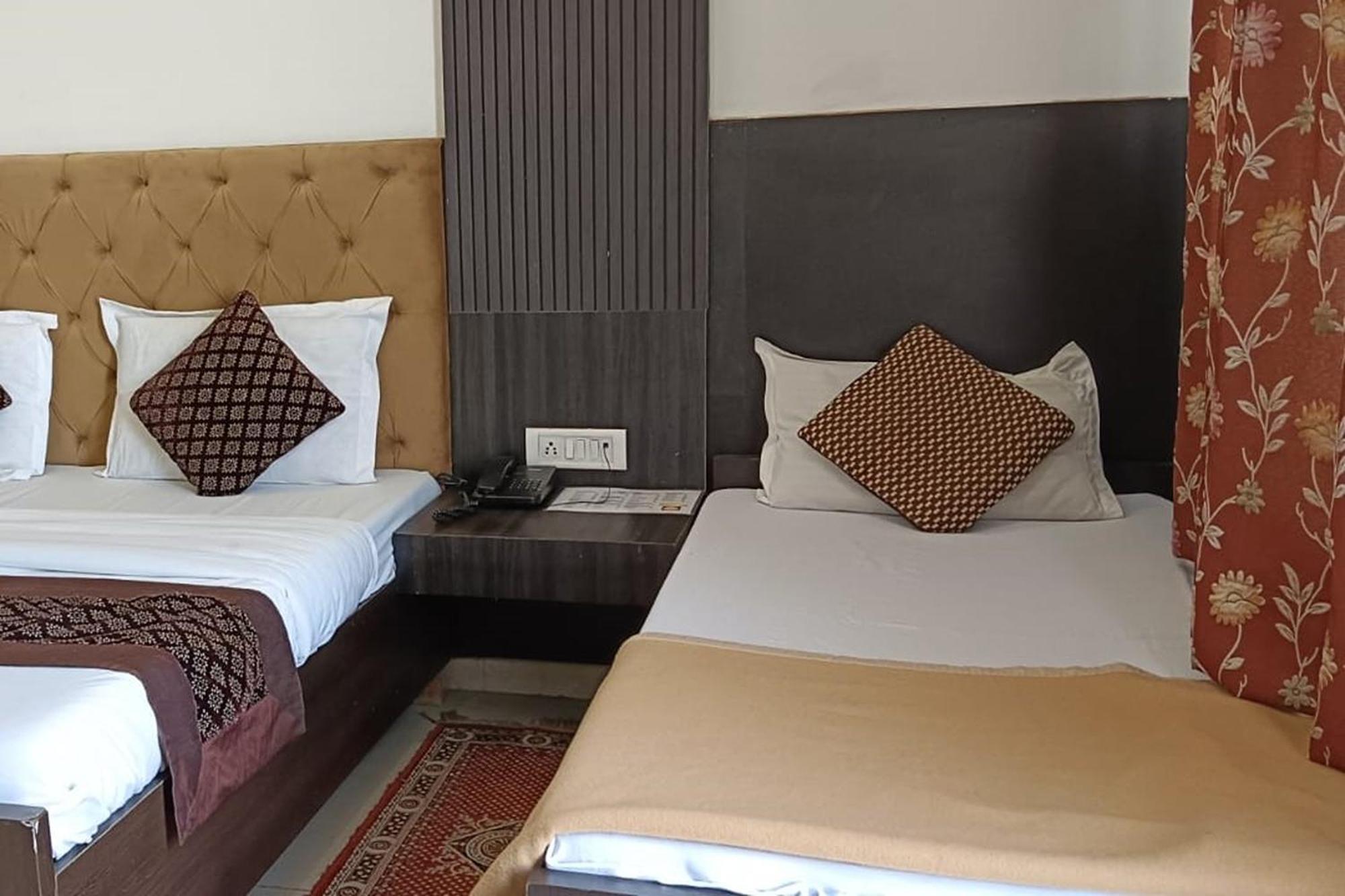 Hotel Shree Kanta Ґурґаон Екстер'єр фото
