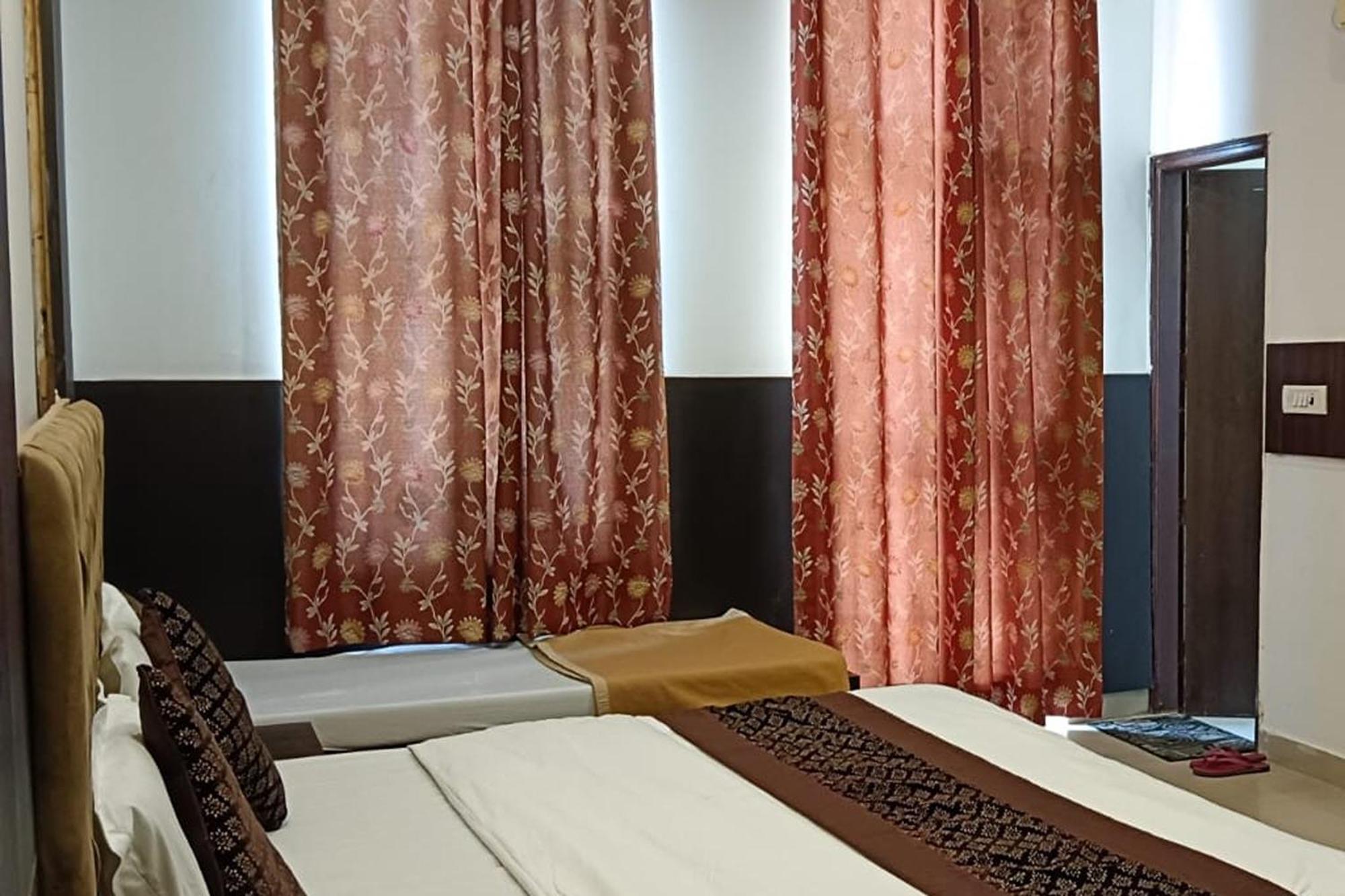 Hotel Shree Kanta Ґурґаон Екстер'єр фото