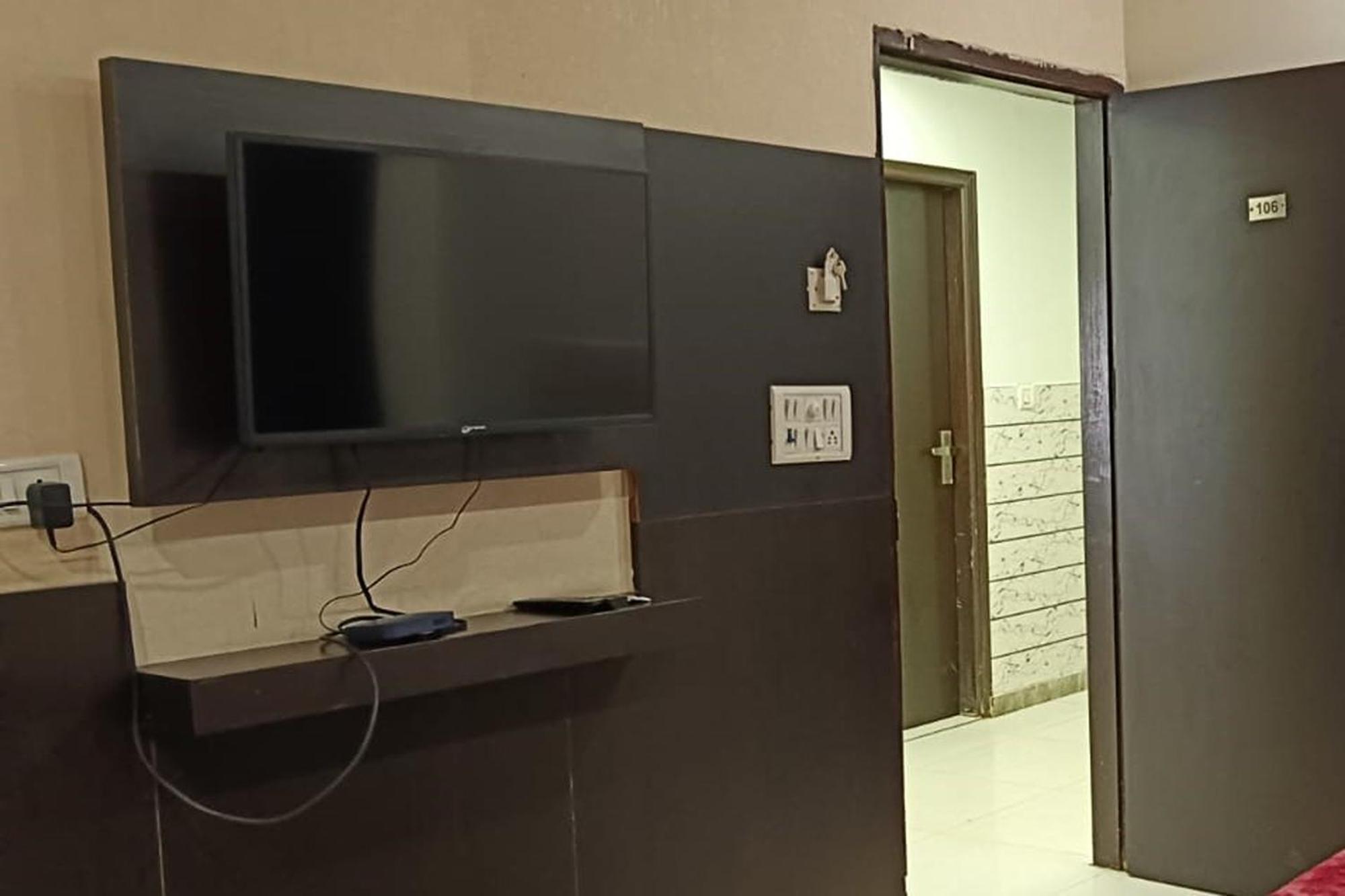 Hotel Shree Kanta Ґурґаон Екстер'єр фото