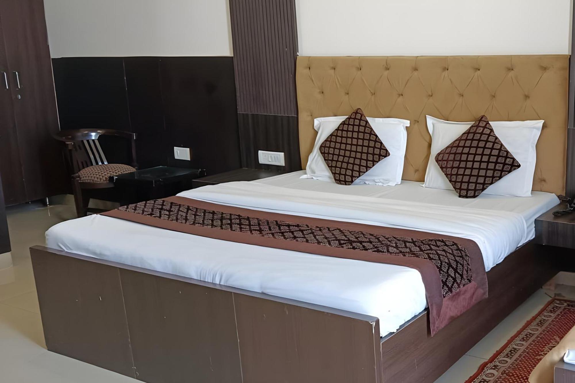 Hotel Shree Kanta Ґурґаон Екстер'єр фото