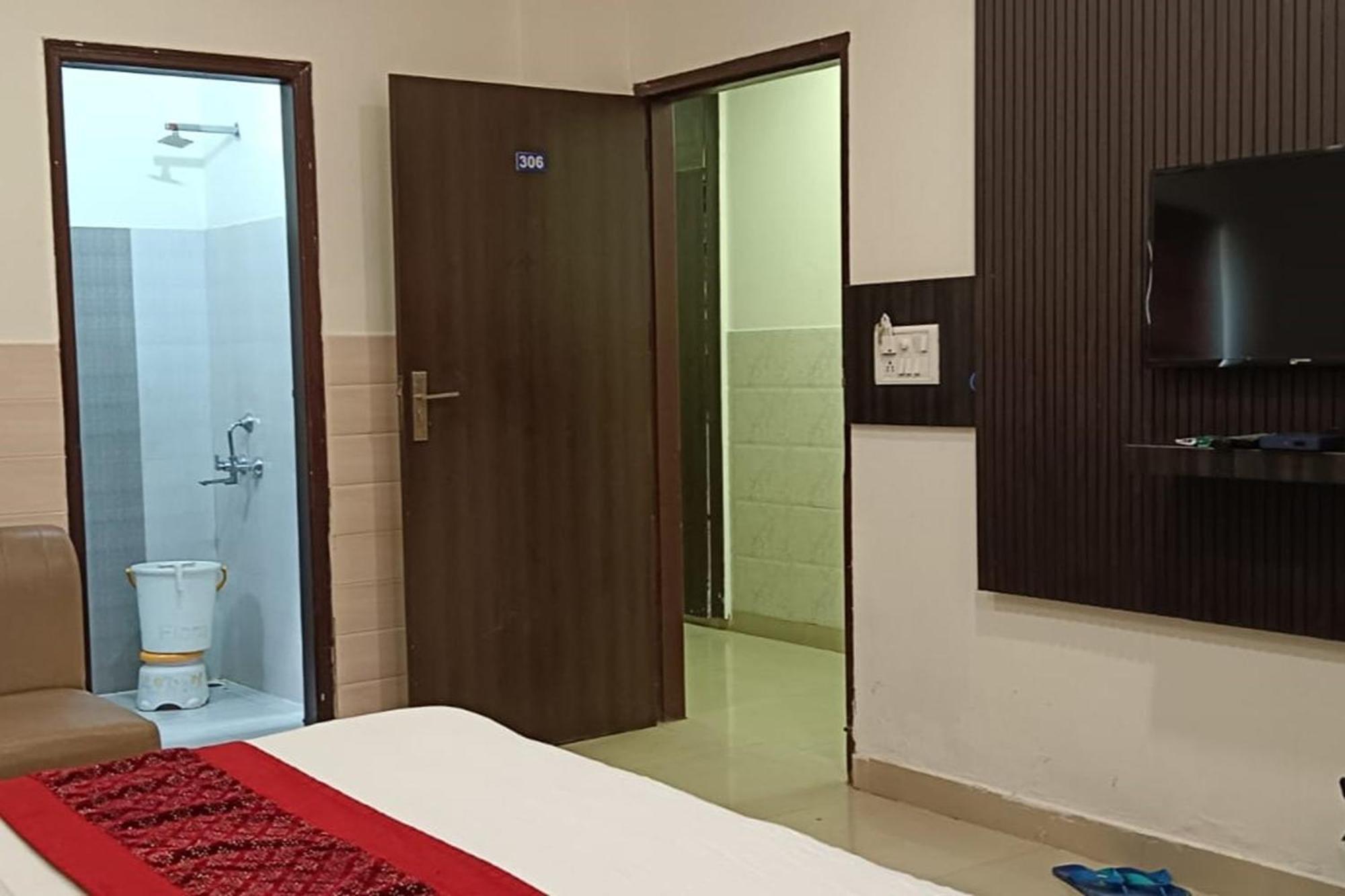 Hotel Shree Kanta Ґурґаон Екстер'єр фото