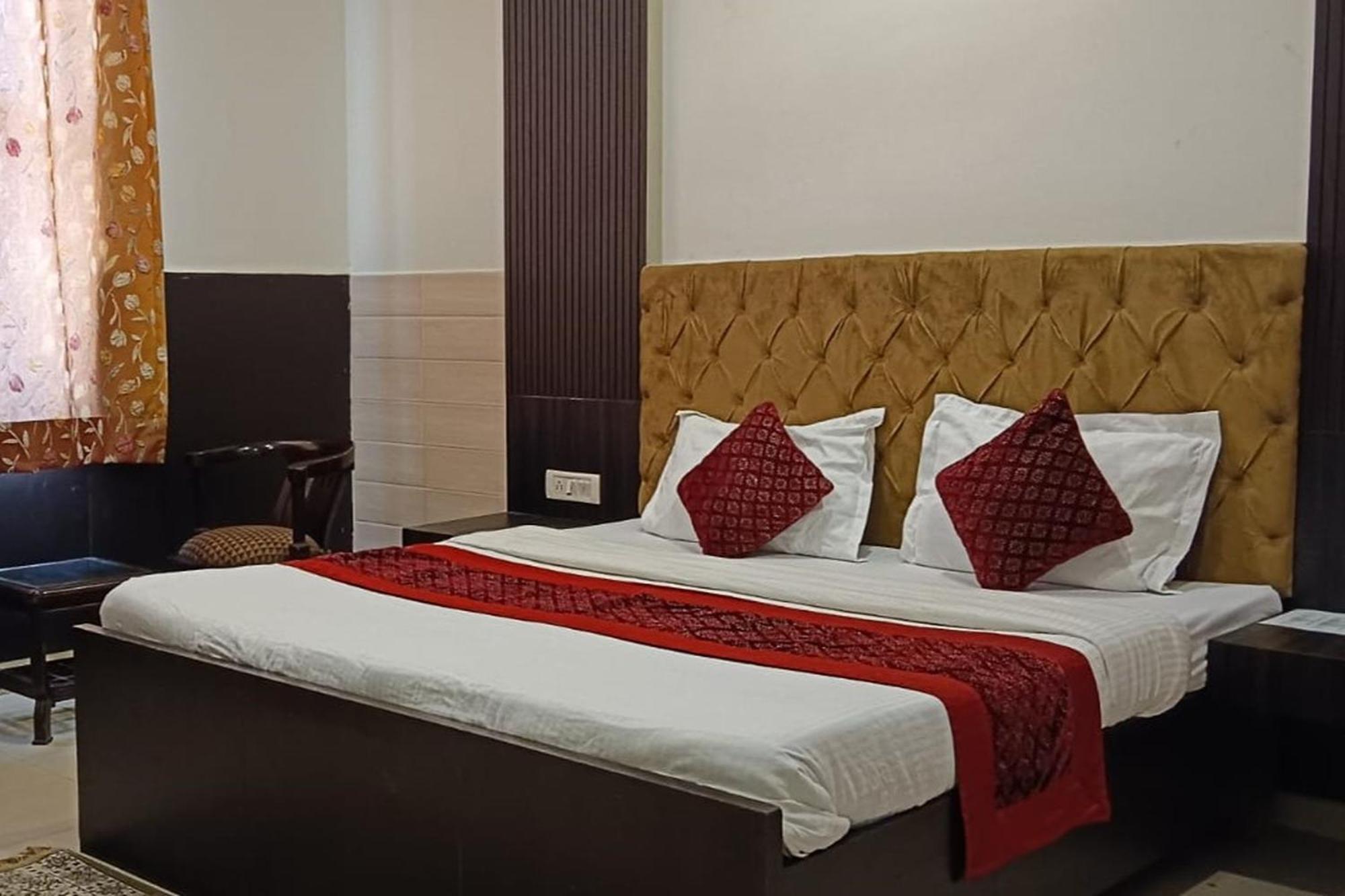 Hotel Shree Kanta Ґурґаон Екстер'єр фото