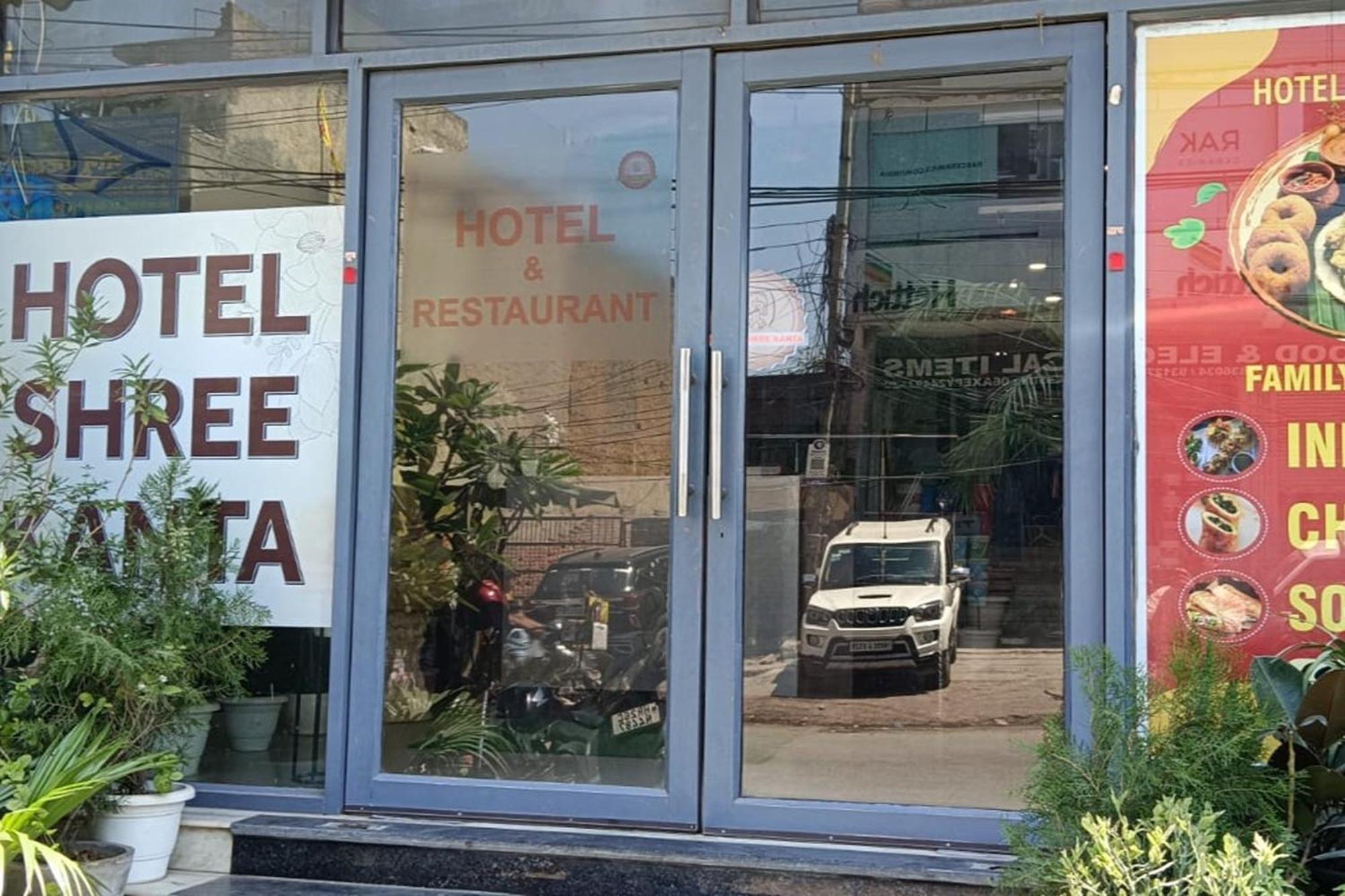 Hotel Shree Kanta Ґурґаон Екстер'єр фото