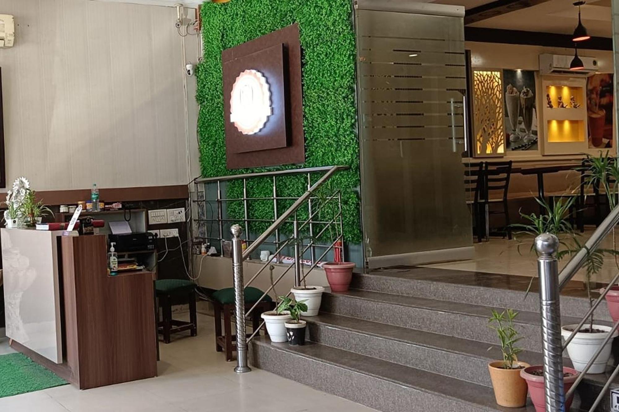 Hotel Shree Kanta Ґурґаон Екстер'єр фото