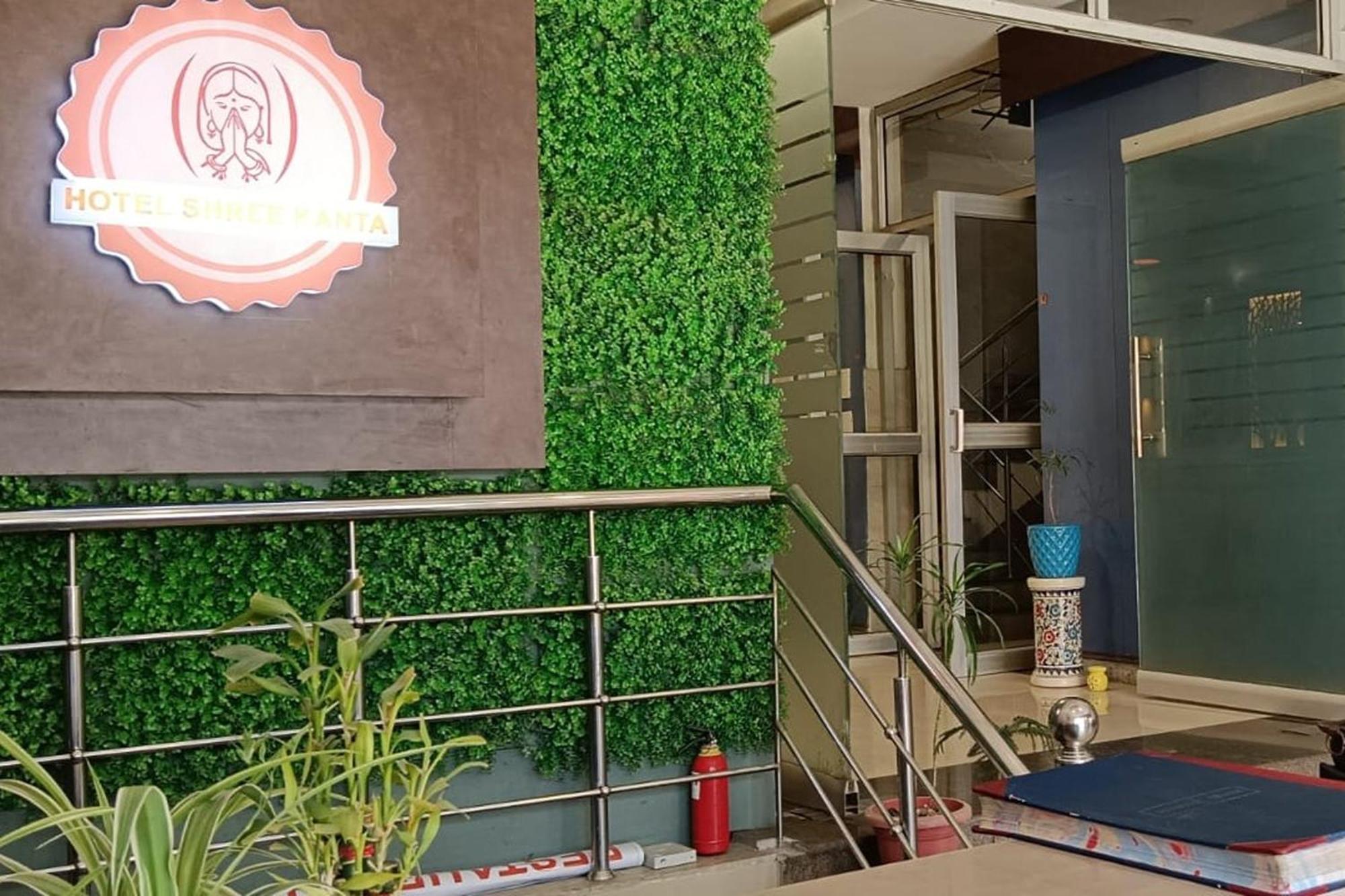 Hotel Shree Kanta Ґурґаон Екстер'єр фото