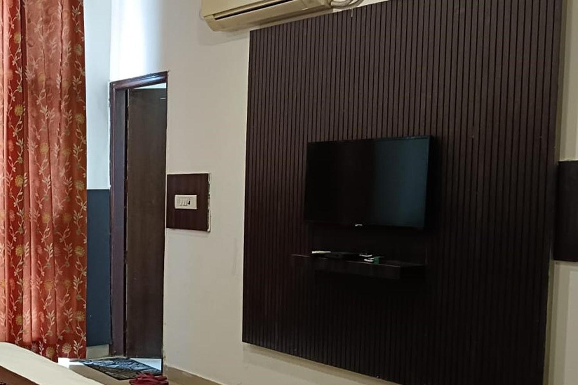 Hotel Shree Kanta Ґурґаон Екстер'єр фото