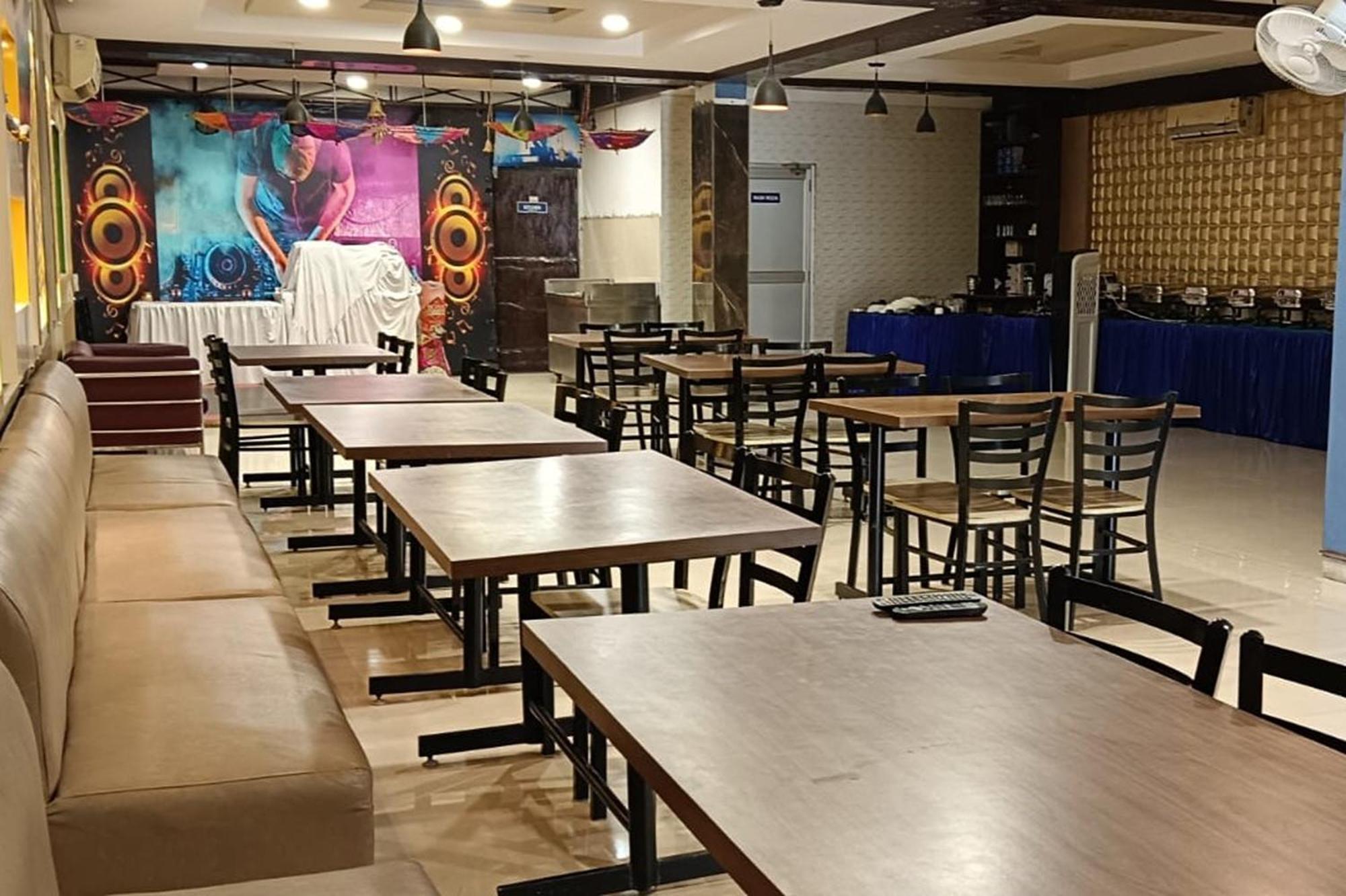 Hotel Shree Kanta Ґурґаон Екстер'єр фото