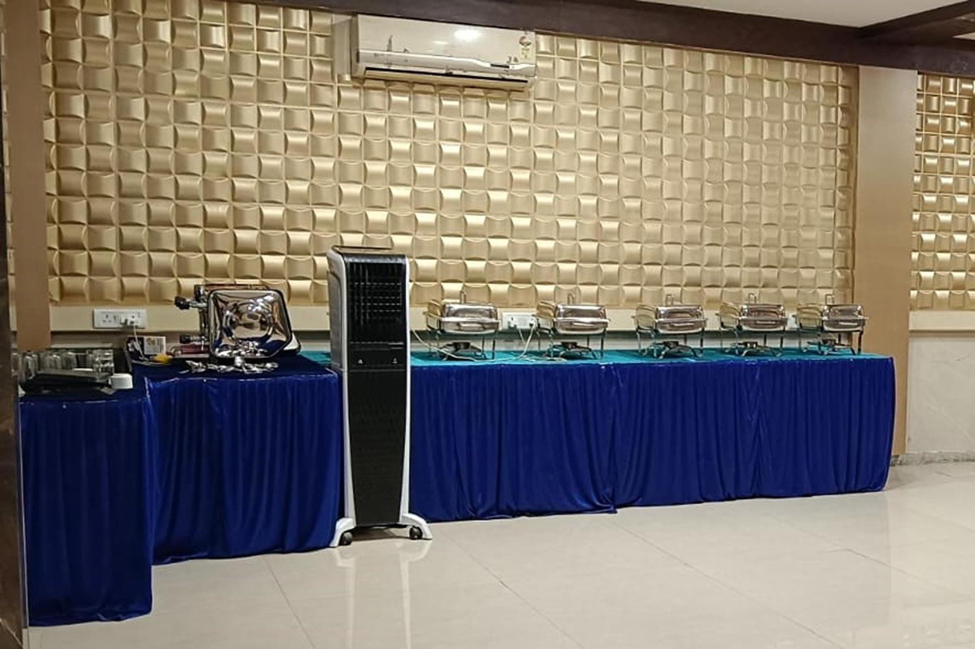 Hotel Shree Kanta Ґурґаон Екстер'єр фото
